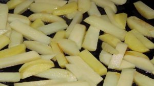 Жареный картофель с шампиньонами и луком
