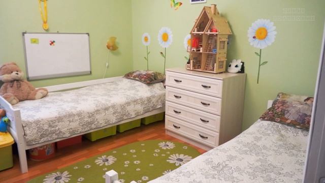 Организация пространства девочек школьниц | Купили белые письменные столы | Рабочее место школьника смотреть онлайн