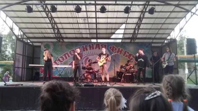 день физкультурника в Безенчуке. гр.Ветер перемен. 13.08.22 г. кавер 1 смотреть онлайн