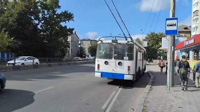 ЗиУ 9 2009 года ,стоит на Остановке Московский проспект смотреть онлайн