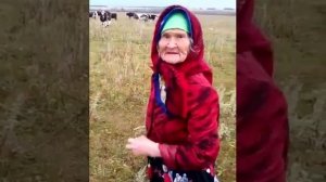 Бабка жжёт татар прикол