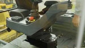 Краткий обзор виброкатка Cat CB10