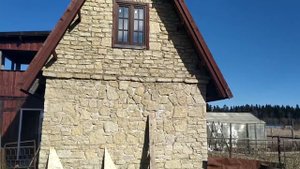 Строили баню из камня