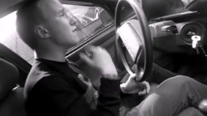 парень зачитал про любовь, накуренный в хлам, красивый голос, реп хип хоп андеграунд, в тачке бухой