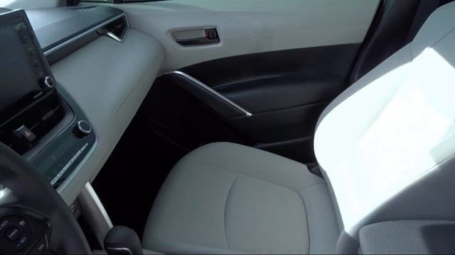 2022 Toyota Corolla Cross LE Sport Utility смотреть онлайн