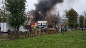 Пожар и взрывы на складе с газовыми баллонами и СТО в Москве