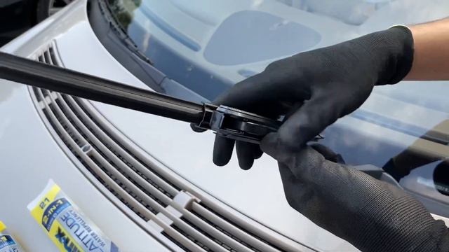 Replacing Mercedes W203 C Class Wiper Blades - Quick & Easy смотреть онлайн