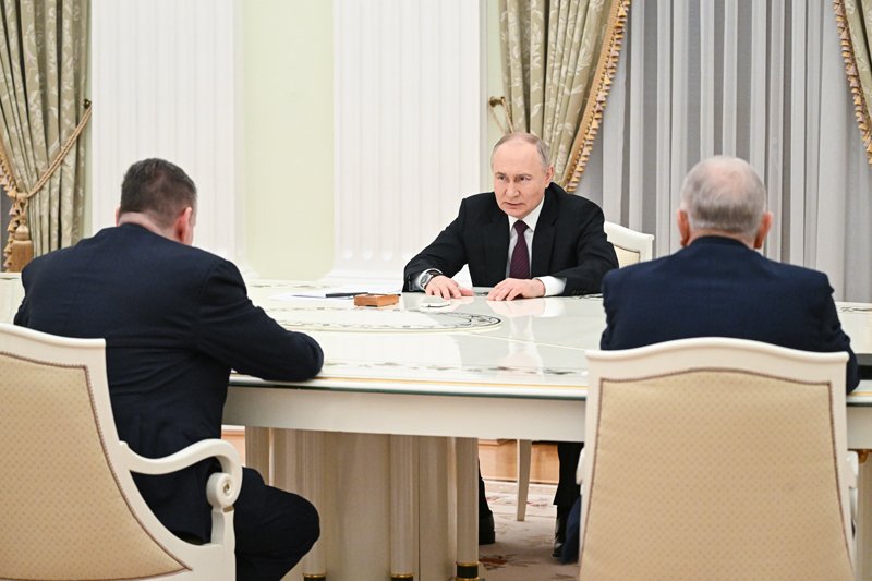 Путин провел встречу с тремя другими кандидатами в президенты / События на ТВЦ