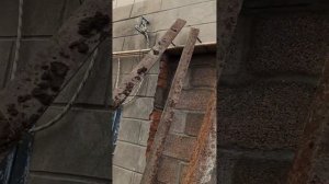 Заполнение шва между стеной и плитой