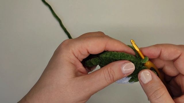 Вязаная лягушка 7 см ? крючком за 20 минут | Мастер-класс маленькая жаба ? крючком смотреть онлайн