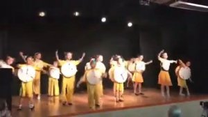 Выступление в моей школе,танец ,,Часики,,