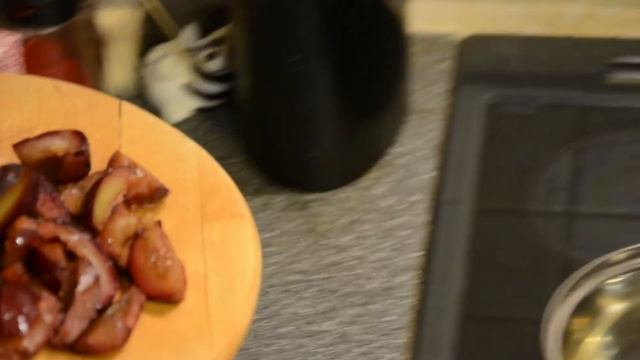 Говяжья вырезка с муссом из сельдерея и соусом из слив смотреть онлайн