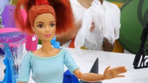 Видео про куклы Барби! Представление на ХЭЛЛОУИН от гимнасток для кукол Эльзы и Анны!