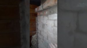 отопительная печь с каминной дверцей и проемом для водяного котла отопления, двухэтажная.