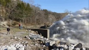 Сброс воды на ГЭС