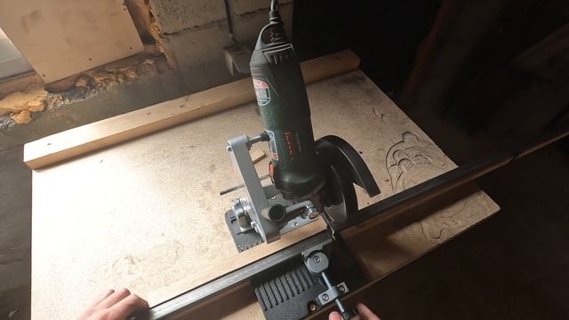 Пилю трубу на решетку вольера с использованием стойки для УШМ смотреть онлайн