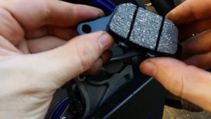 Yamaha XJ6-SA Diversion ABS Замена задних колодок