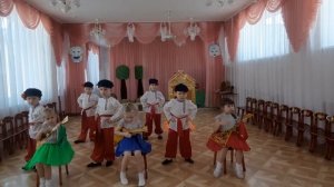 07 Детский сад №3 танцевальный коллектив Изюминка народный танец Чудо балалайка