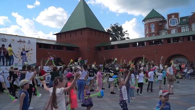 Пеледыш Фестиваль цветов. Танцевальный флешмоб смотреть онлайн