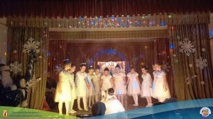 Новогоднее представление. Превращение злой снежинки в добрую)