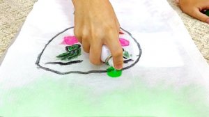 Настя играет с Артёмом и делает ему экспресс макияж | Веселое видео для детей | Настя Артём Мия