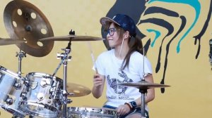 羅小白S. White -東區東區 - Барабанщица-виртуоз из Тайваня.Amazing Girl Drummer
