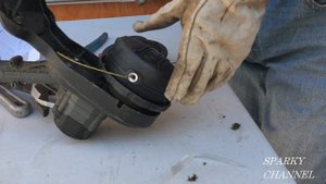 DeWalt Quickload™ Trimmer Head Replacement and How to Load New Line Quickload™ Style!