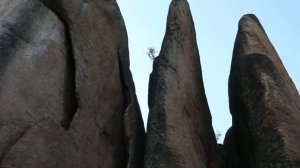 Отважный скалолаз. Заповедник Столбы. Без страховки.