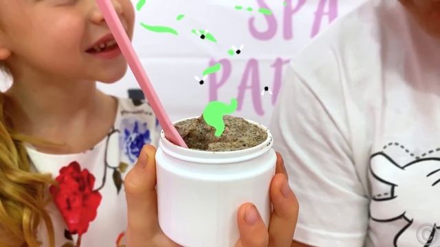 Nastya pretends to play in a beauty salon with her dad смотреть онлайн