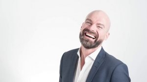 Для чего на лацкане пиджака прорезь и сколько пуговиц нужно застегивать на самом деле