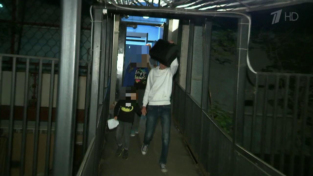 Пассажира, который сообщил, что пронес на борт сам...ь возместить ущерб, связанный с задержкой рейса