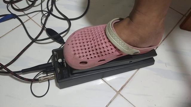 boss volume expression pedal demo смотреть онлайн