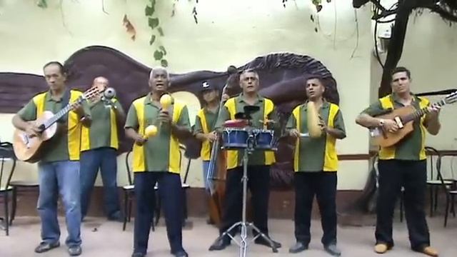Популярная кубинская музыка в исполнении уличных музыкантов Cuban music
