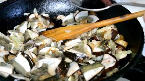 Спагетти с курицей и грибами