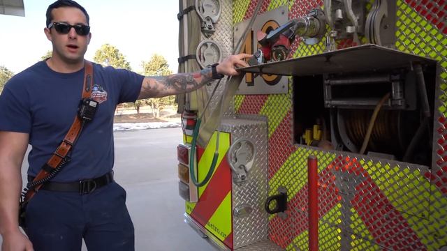 ЧТО ВНУТРИ ПОЖАРНОЙ МАШИНЫ? Расчёт 40 Южное Метро. ШАДИНСКИЙ смотреть онлайн