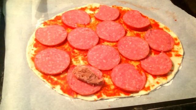 Делаем мясную домашнюю пиццу смотреть онлайн