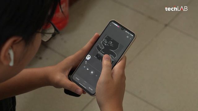 Sennheiser vs Apple: Audiophile vs Tech, 2 thương hiệu lớn, 2 phong cách hoàn toàn khác biệt. смотреть онлайн