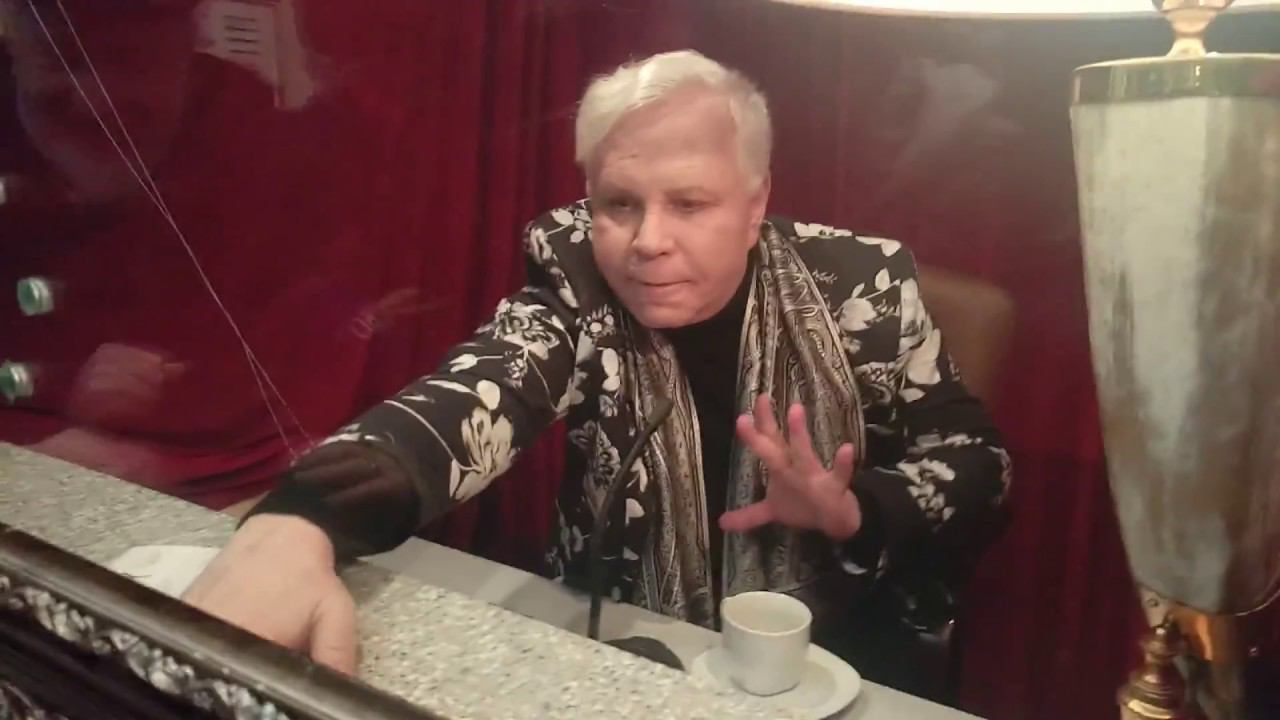 Борис Моисеев в кассе театра «Русская пеня»