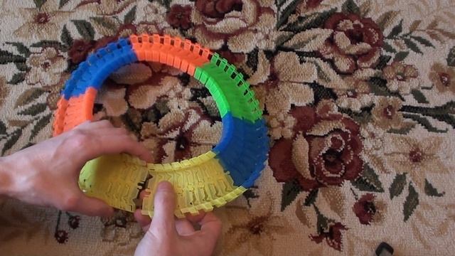 Светящиеся машинки, гибкий трек смотреть онлайн