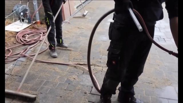 Укладка тротуарной плитки во дворе дома смотреть онлайн