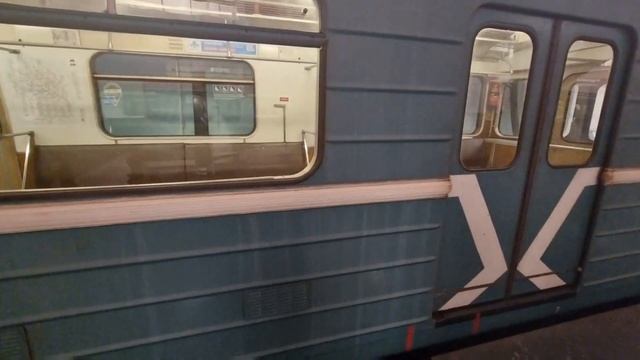 Электропоезд 81-717/714 "Номерной" с компоновкой фар 2-2-2 в Московском Метрополитене