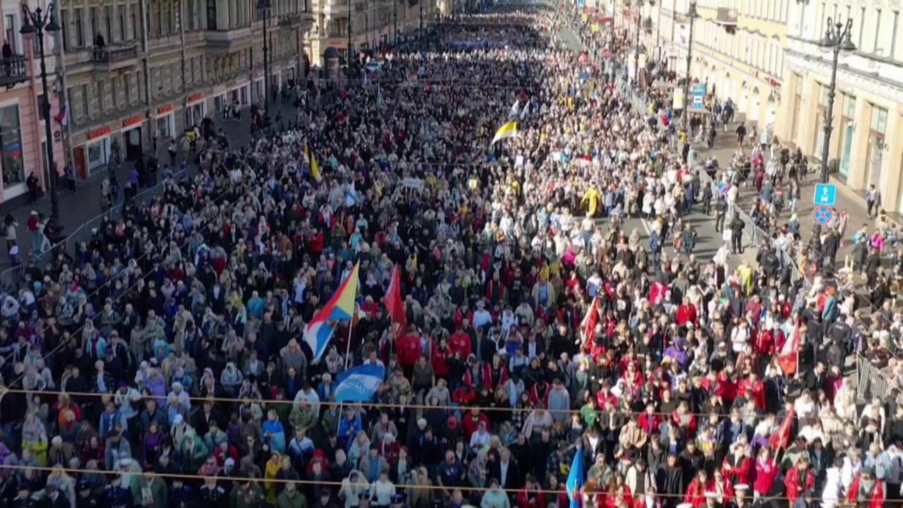 Крестный ход состоялся в Санкт-Петербурге в годовщину перенесения мощей Александра Невского