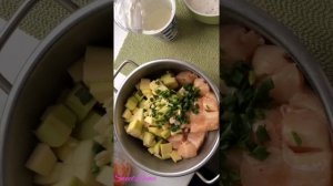 Диетическая запеканка из кабачков и куриного филе?