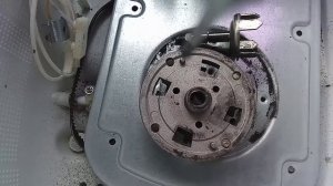 Ремонт хлебопечки FIRST FA-51-50-1. Не крутит привод. Разборка и замена втулки.