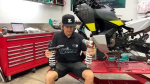 Новый Husqvarna Norden 901 Expedition. Обзор новинки и сравнение с моделью 2022 года.