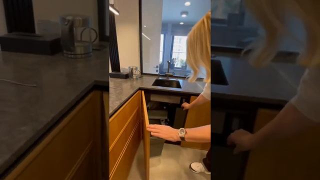 Отлично организовали зону мойки?? Все удобно и под рукой! #обзоркухни #организацияхранения