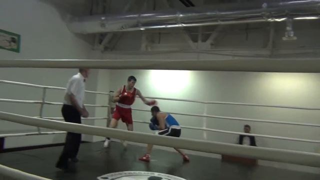 Максим Демьяненко (красный угол), Чемпионат Москвы по 2-3 разрядам 2 бой - 2 раунд смотреть онлайн
