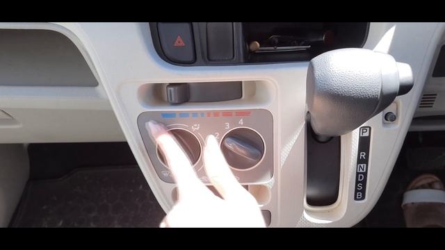 Расположение кнопок и переключателей в салоне автомобиля Daihatsu Move. смотреть онлайн