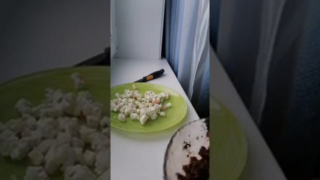 готовим вкусную шоколадную колбасу без молока, яиц, муки.