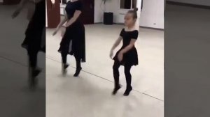 красивый адыгский танец